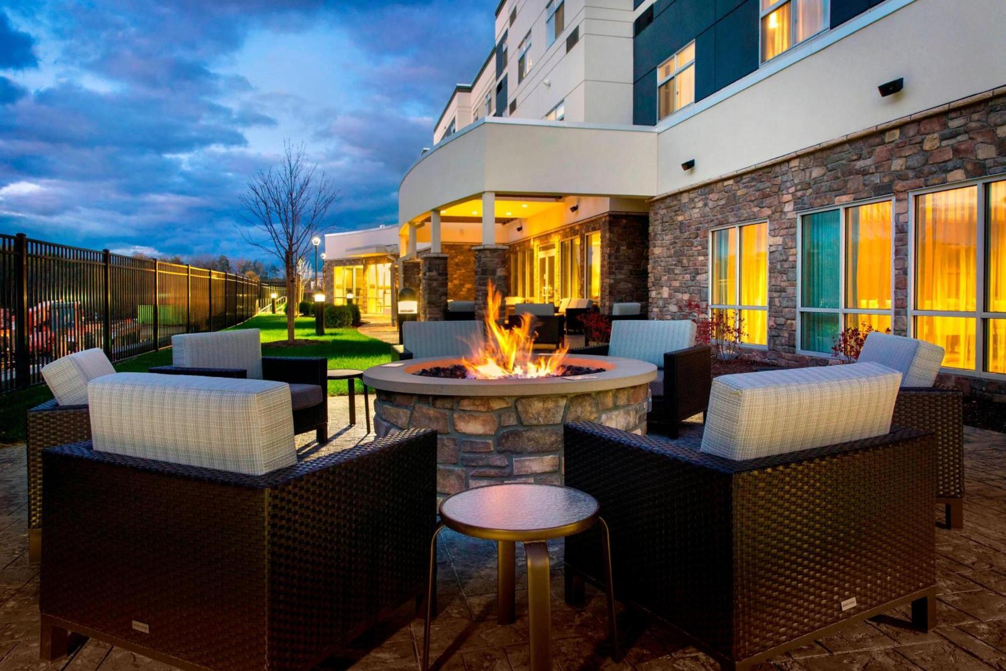 Hotel Courtyard By Marriott Schenectady At Mohawk Harbor Exterior foto