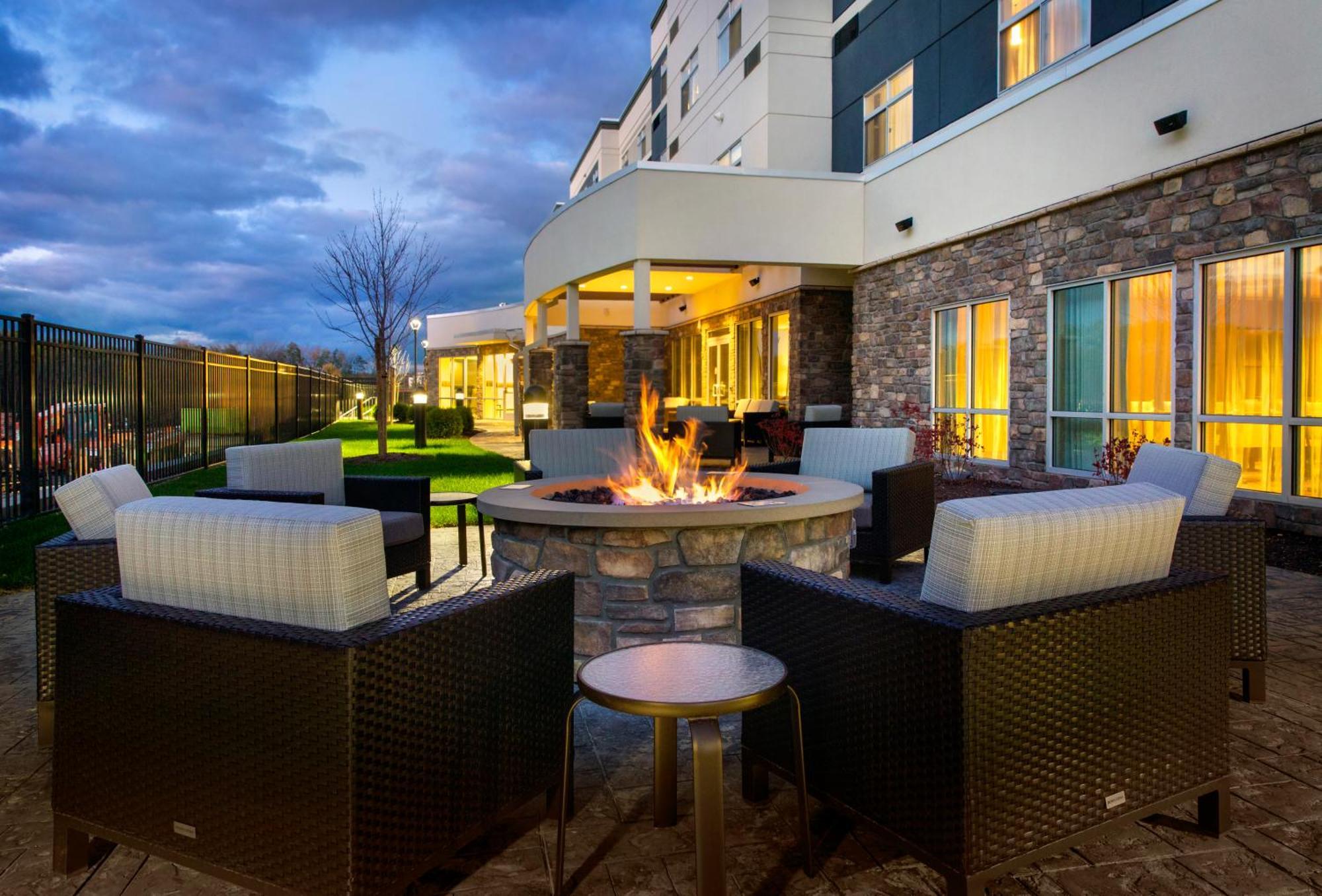 Hotel Courtyard By Marriott Schenectady At Mohawk Harbor Exterior foto